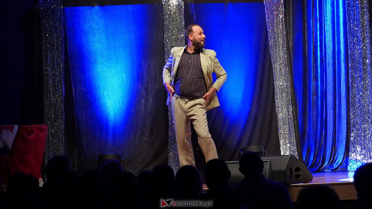 Kabaret Skeczów Męczących w Ostrołęce Polska misja komiczna [11.12.2022] - zdjęcie #118 - eOstroleka.pl