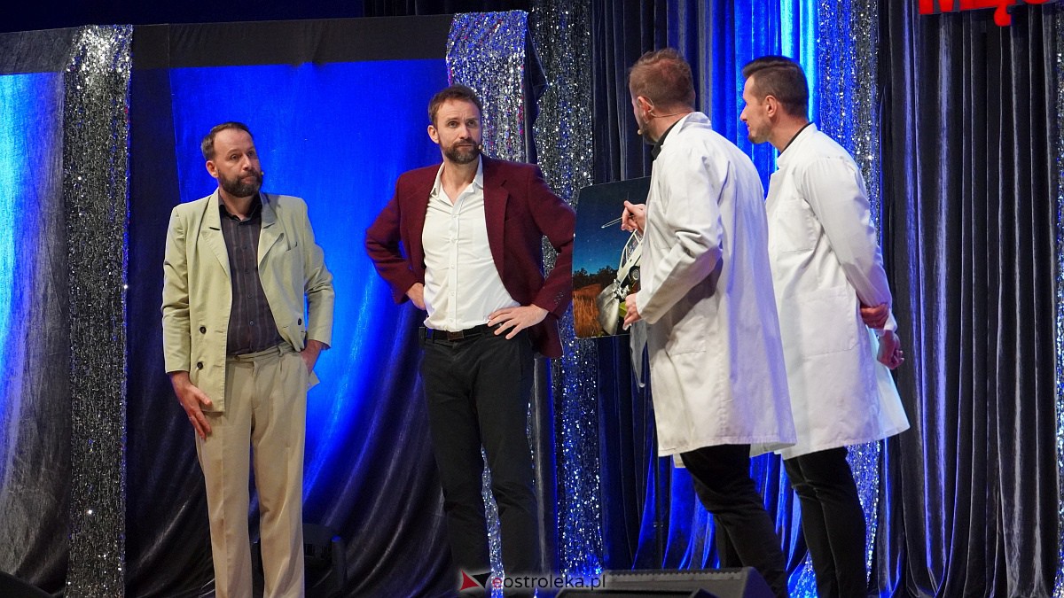 Kabaret Skeczów Męczących w Ostrołęce Polska misja komiczna [11.12.2022] - zdjęcie #107 - eOstroleka.pl