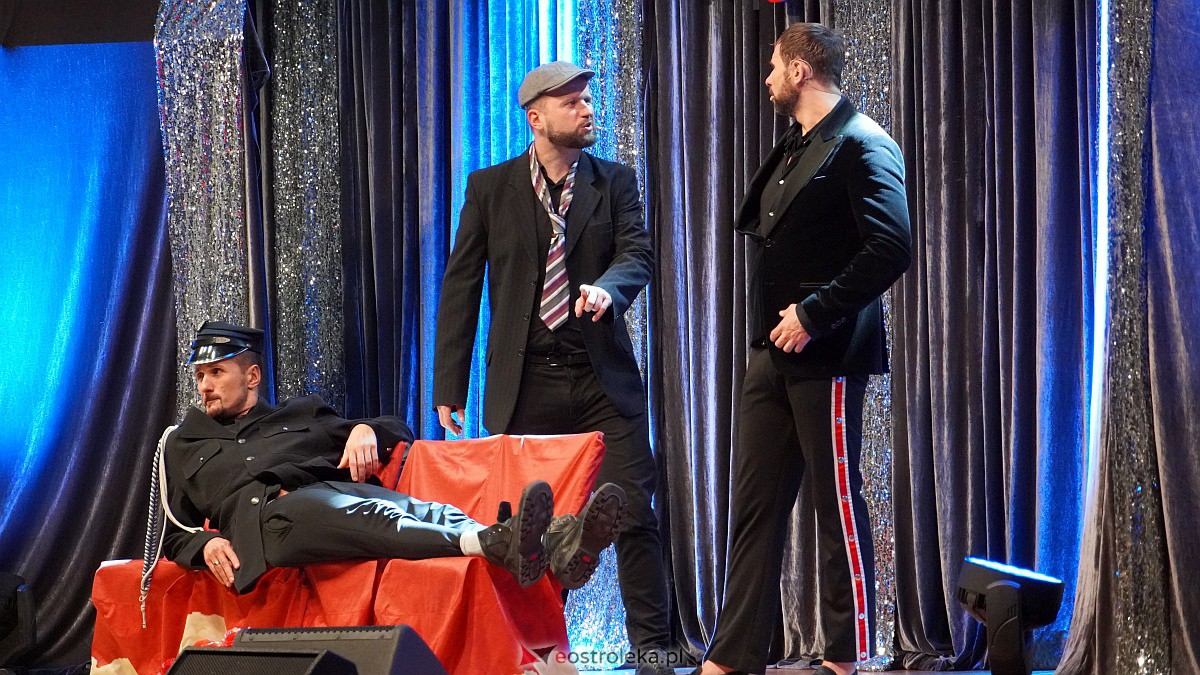 Kabaret Skeczów Męczących w Ostrołęce Polska misja komiczna [11.12.2022] - zdjęcie #88 - eOstroleka.pl