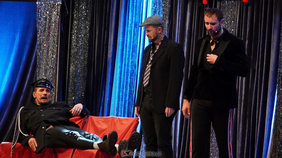 Kabaret Skeczów Męczących w Ostrołęce Polska misja komiczna [11.12.2022] - zdjęcie #86 - eOstroleka.pl