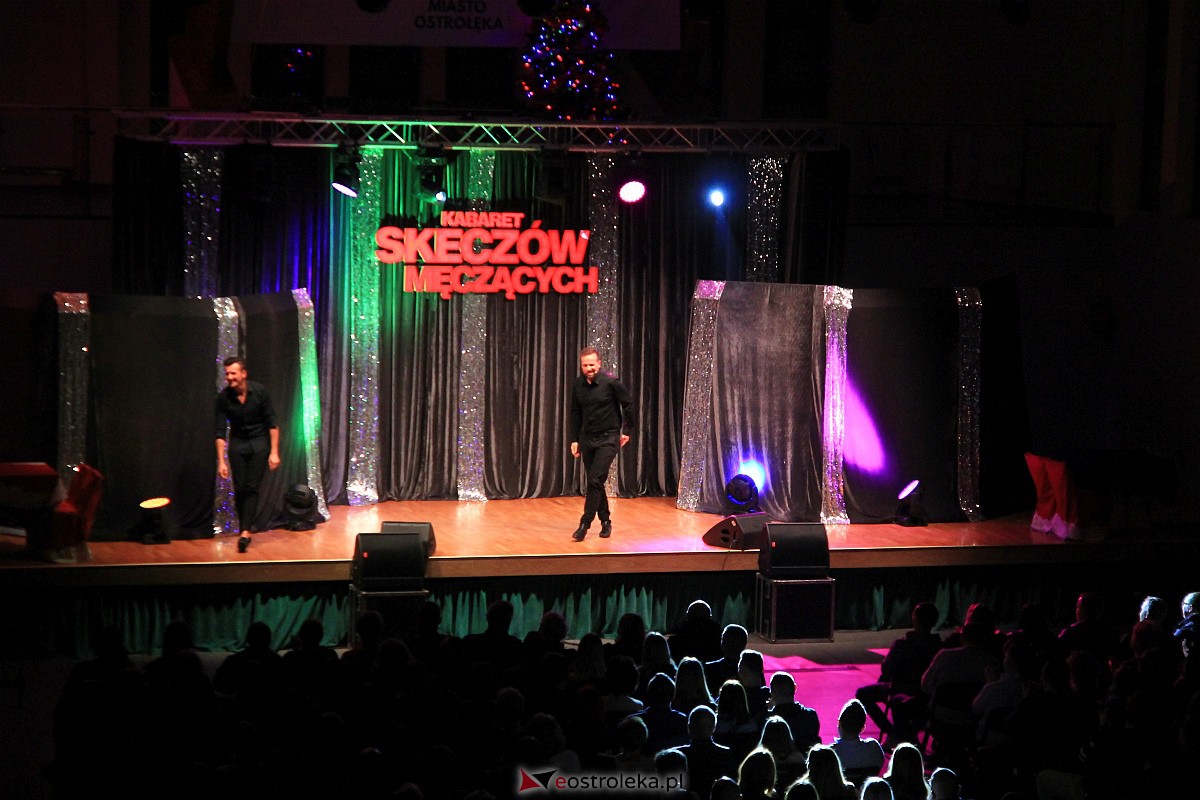 Kabaret Skeczów Męczących w Ostrołęce Polska misja komiczna [11.12.2022] - zdjęcie #82 - eOstroleka.pl