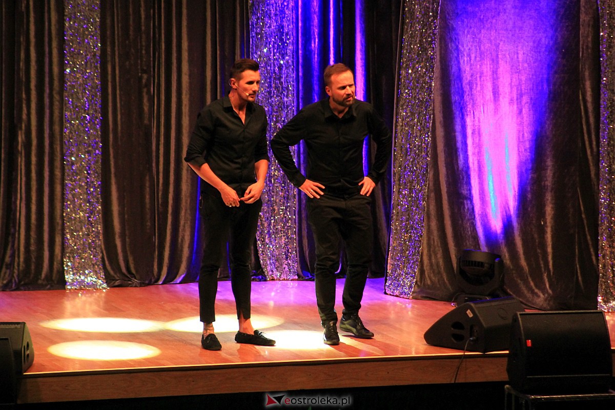 Kabaret Skeczów Męczących w Ostrołęce Polska misja komiczna [11.12.2022] - zdjęcie #79 - eOstroleka.pl