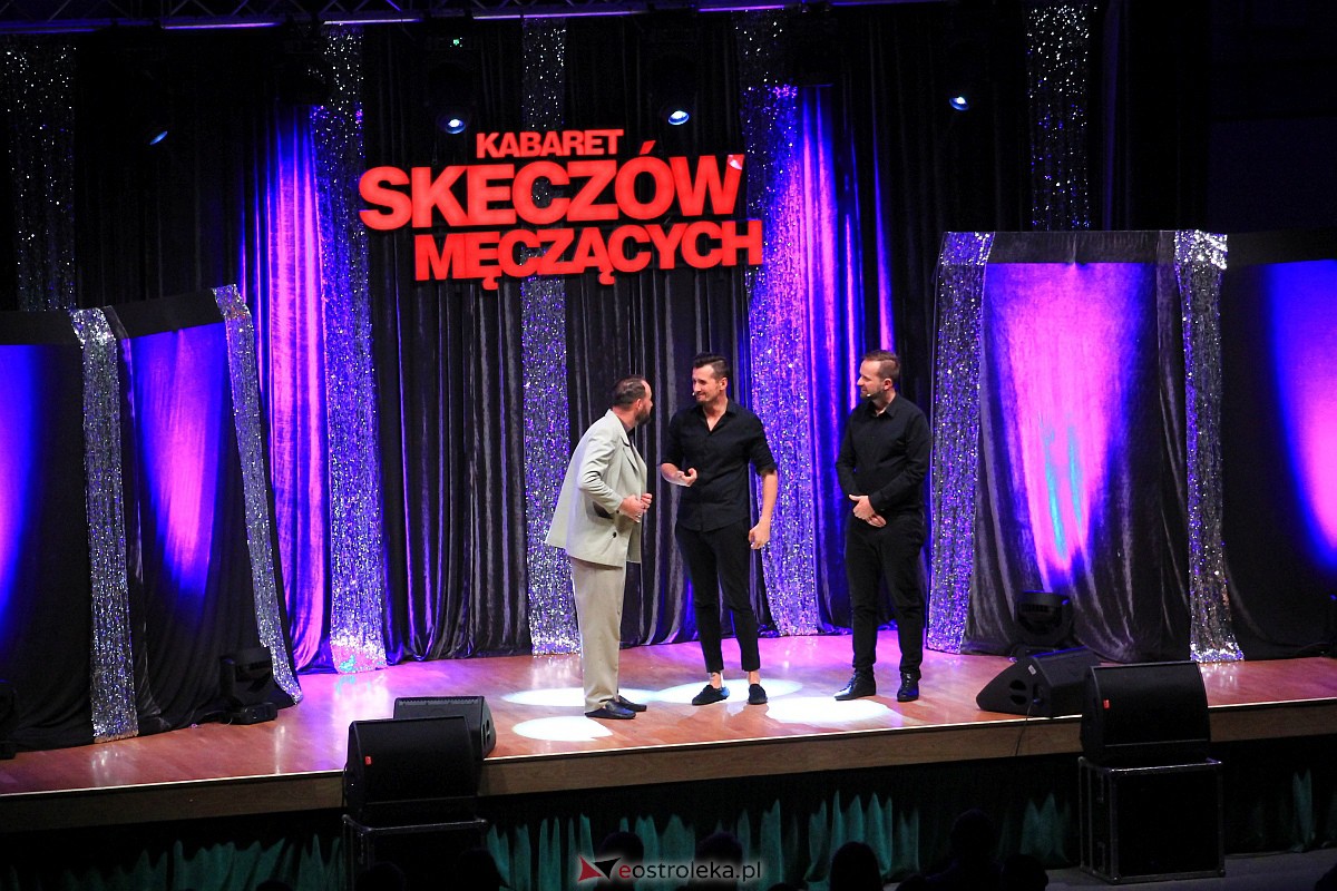 Kabaret Skeczów Męczących w Ostrołęce Polska misja komiczna [11.12.2022] - zdjęcie #57 - eOstroleka.pl
