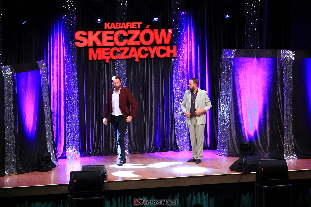 Kabaret Skeczów Męczących w Ostrołęce Polska misja komiczna [11.12.2022] - zdjęcie #72 - eOstroleka.pl