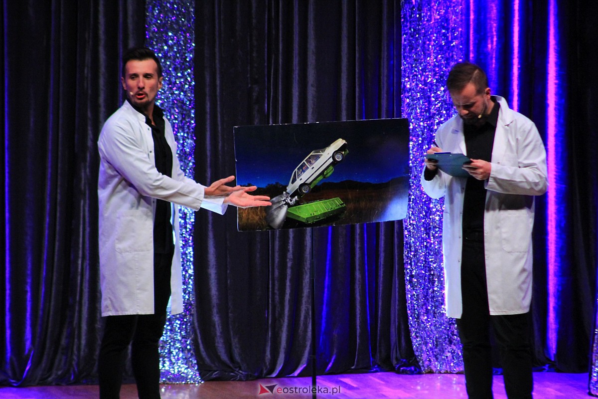 Kabaret Skeczów Męczących w Ostrołęce Polska misja komiczna [11.12.2022] - zdjęcie #67 - eOstroleka.pl