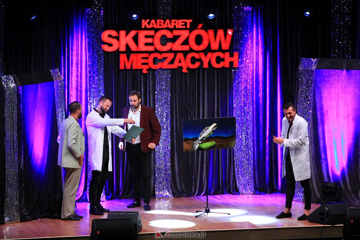 Kabaret Skeczów Męczących w Ostrołęce Polska misja komiczna [11.12.2022] - zdjęcie #71 - eOstroleka.pl