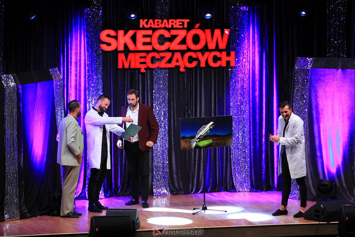 Kabaret Skeczów Męczących w Ostrołęce Polska misja komiczna [11.12.2022] - zdjęcie #61 - eOstroleka.pl