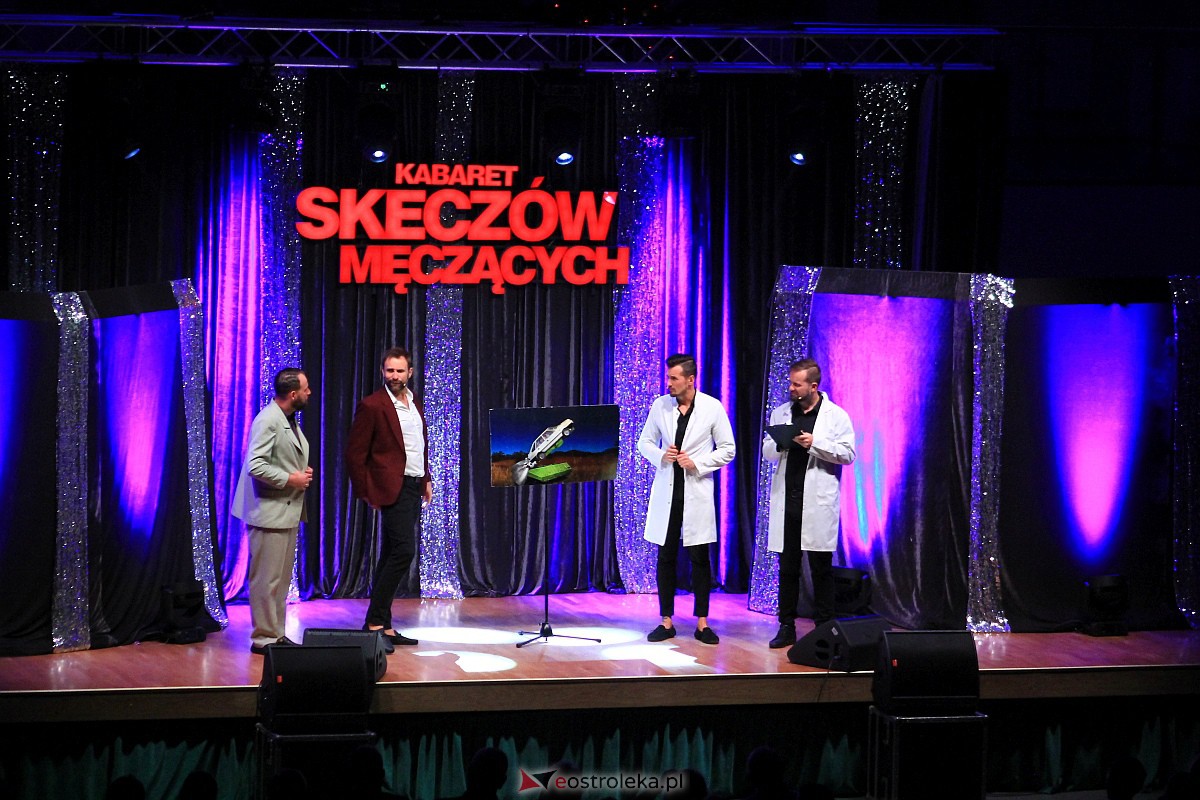 Kabaret Skeczów Męczących w Ostrołęce Polska misja komiczna [11.12.2022] - zdjęcie #60 - eOstroleka.pl