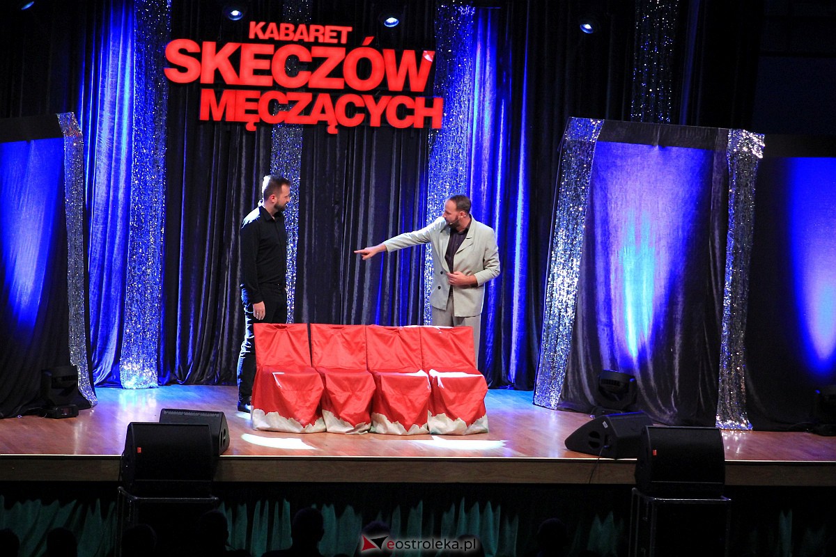 Kabaret Skeczów Męczących w Ostrołęce Polska misja komiczna [11.12.2022] - zdjęcie #73 - eOstroleka.pl