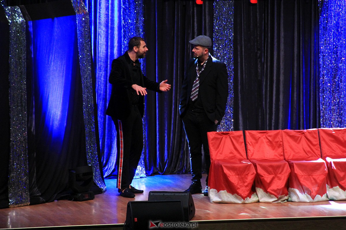 Kabaret Skeczów Męczących w Ostrołęce Polska misja komiczna [11.12.2022] - zdjęcie #57 - eOstroleka.pl