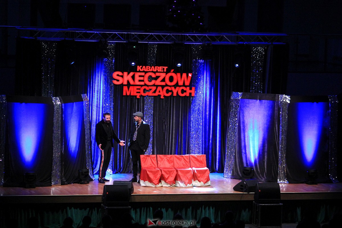 Kabaret Skeczów Męczących w Ostrołęce Polska misja komiczna [11.12.2022] - zdjęcie #56 - eOstroleka.pl