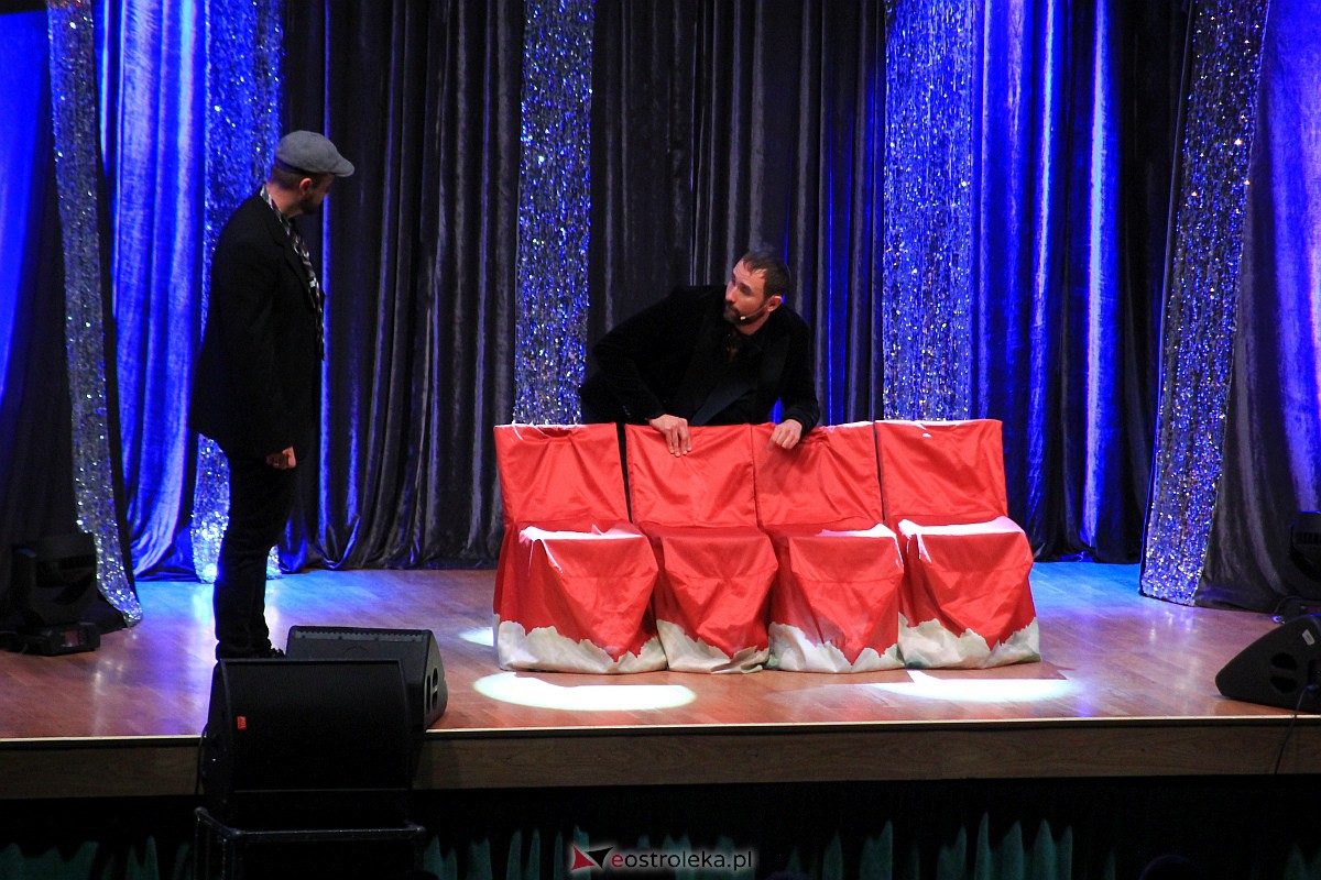 Kabaret Skeczów Męczących w Ostrołęce Polska misja komiczna [11.12.2022] - zdjęcie #54 - eOstroleka.pl