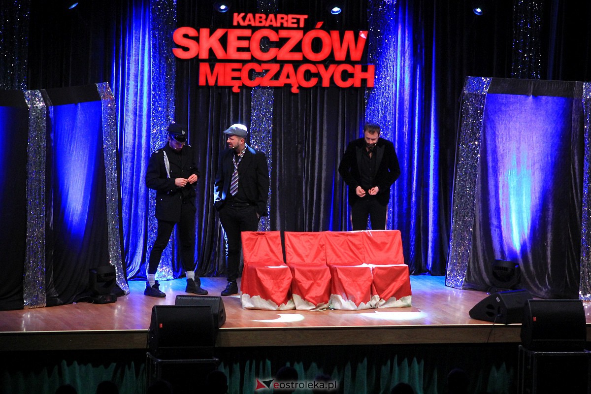 Kabaret Skeczów Męczących w Ostrołęce Polska misja komiczna [11.12.2022] - zdjęcie #52 - eOstroleka.pl