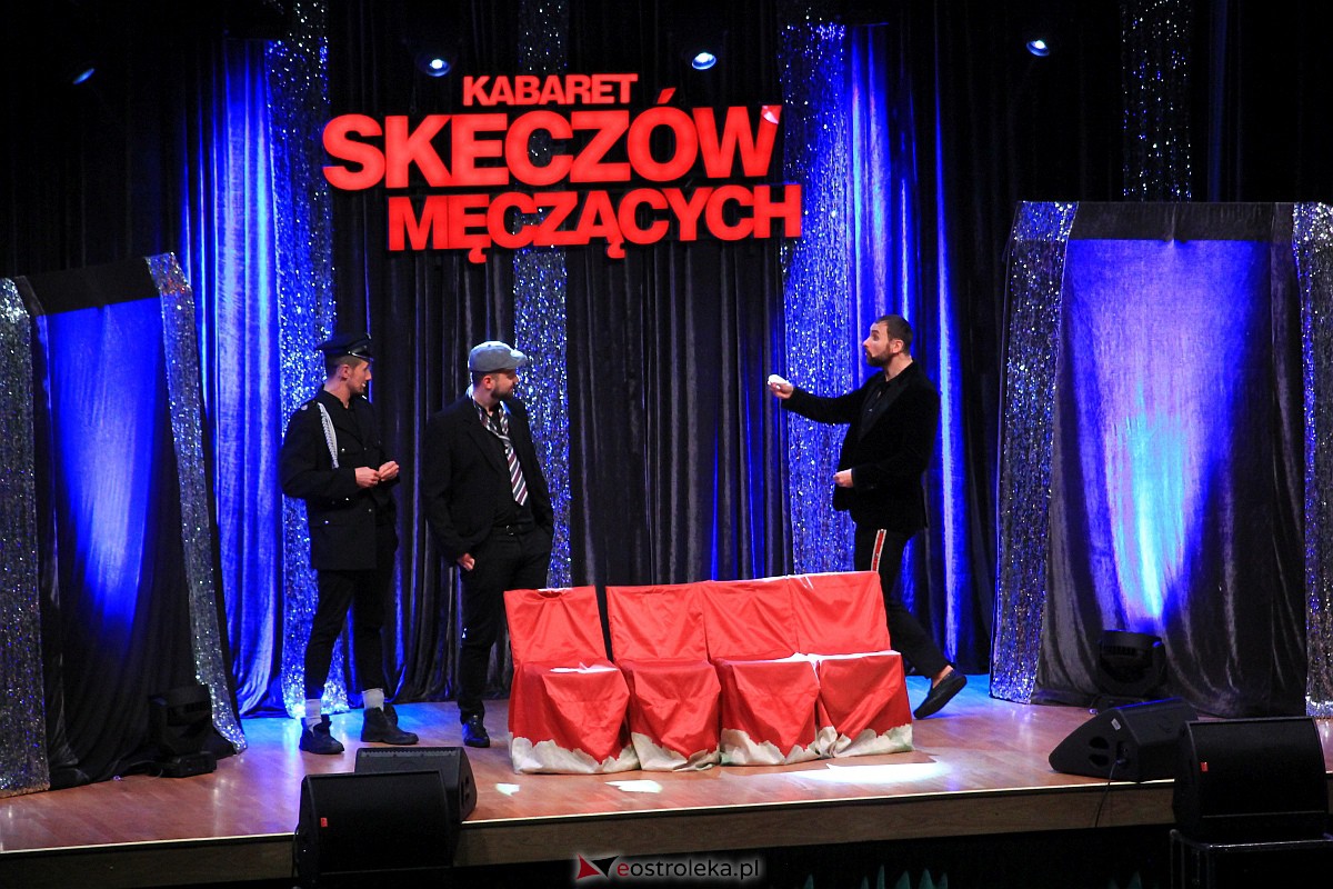Kabaret Skeczów Męczących w Ostrołęce Polska misja komiczna [11.12.2022] - zdjęcie #84 - eOstroleka.pl