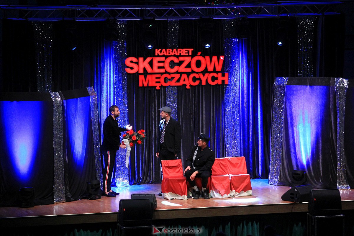 Kabaret Skeczów Męczących w Ostrołęce Polska misja komiczna [11.12.2022] - zdjęcie #86 - eOstroleka.pl