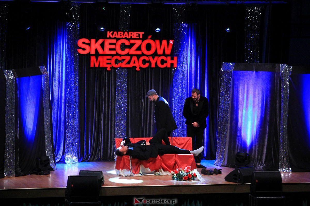 Kabaret Skeczów Męczących w Ostrołęce Polska misja komiczna [11.12.2022] - zdjęcie #40 - eOstroleka.pl
