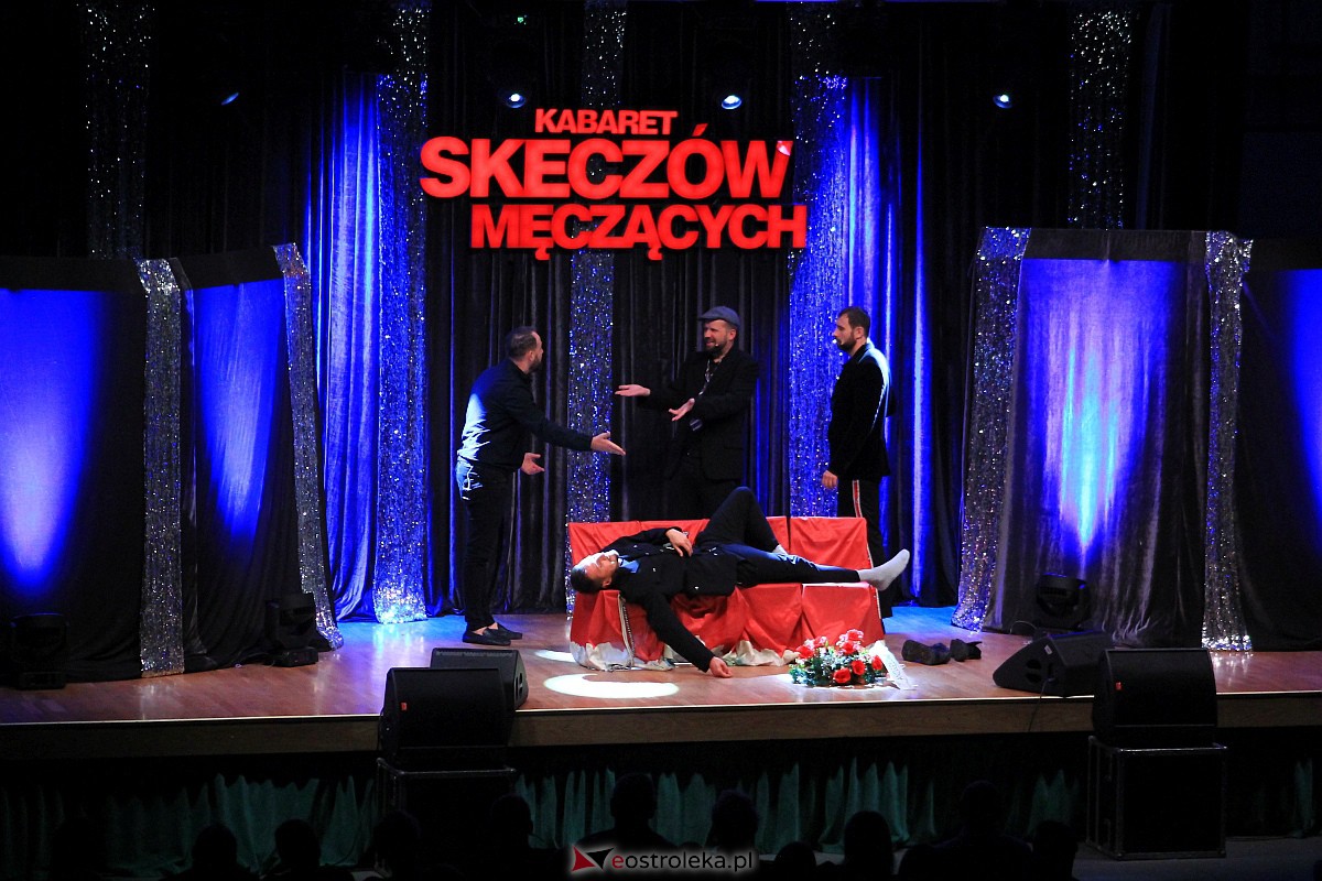 Kabaret Skeczów Męczących w Ostrołęce Polska misja komiczna [11.12.2022] - zdjęcie #37 - eOstroleka.pl