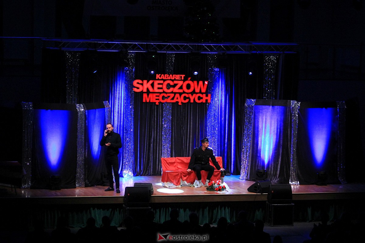 Kabaret Skeczów Męczących w Ostrołęce Polska misja komiczna [11.12.2022] - zdjęcie #96 - eOstroleka.pl