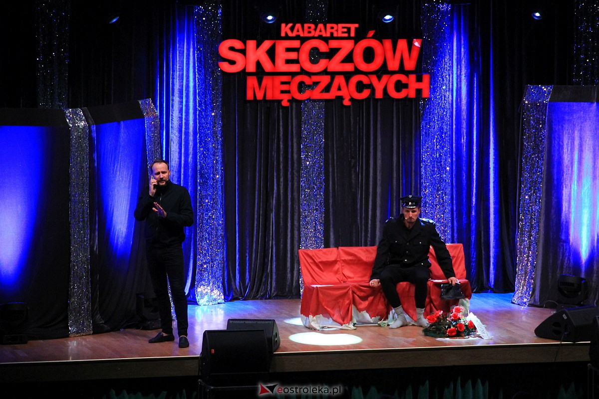 Kabaret Skeczów Męczących w Ostrołęce Polska misja komiczna [11.12.2022] - zdjęcie #97 - eOstroleka.pl