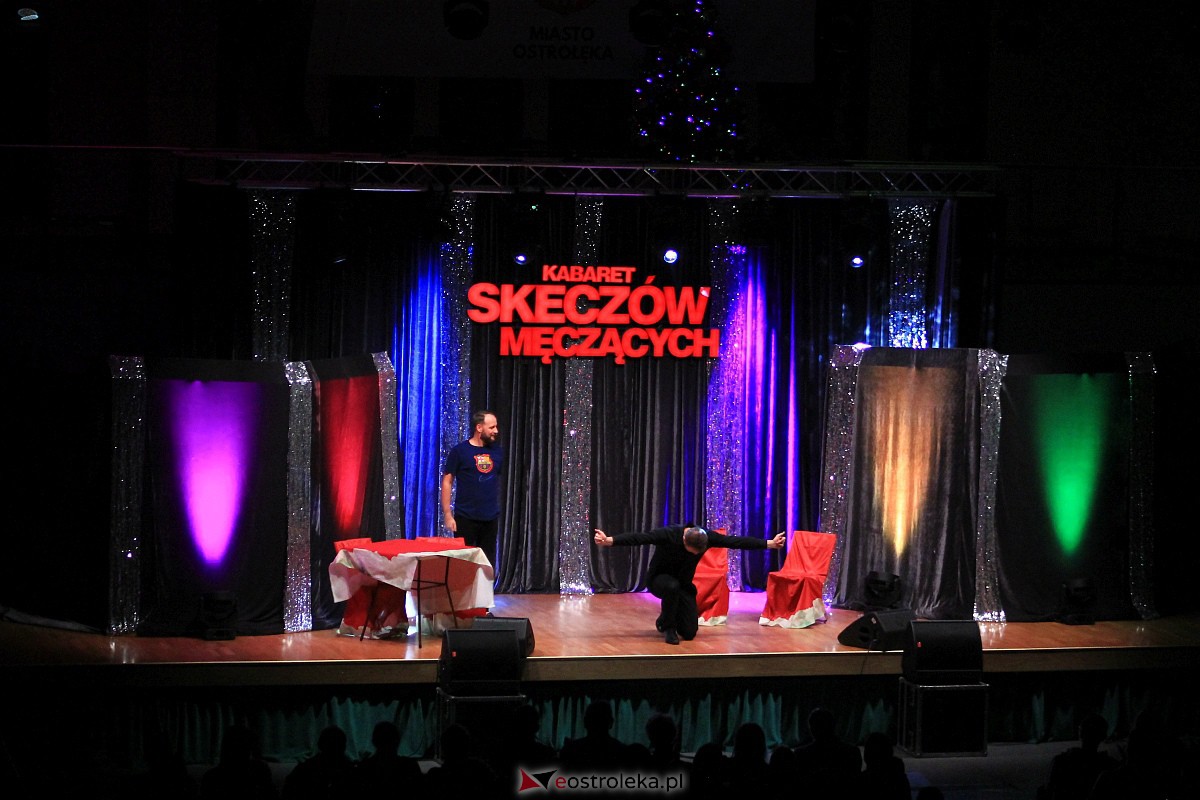 Kabaret Skeczów Męczących w Ostrołęce Polska misja komiczna [11.12.2022] - zdjęcie #21 - eOstroleka.pl