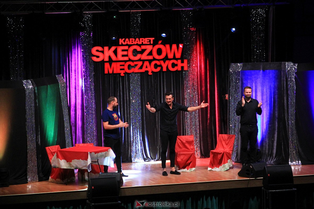 Kabaret Skeczów Męczących w Ostrołęce Polska misja komiczna [11.12.2022] - zdjęcie #17 - eOstroleka.pl