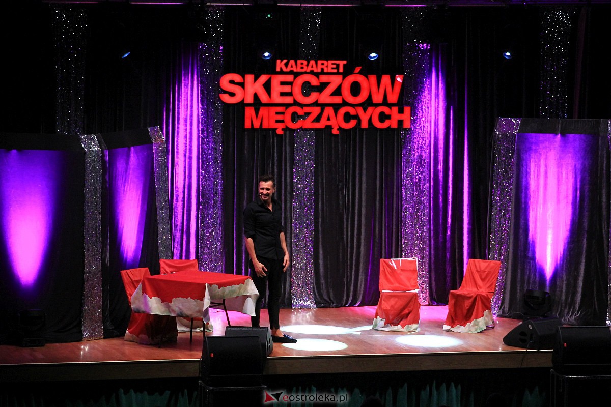 Kabaret Skeczów Męczących w Ostrołęce Polska misja komiczna [11.12.2022] - zdjęcie #116 - eOstroleka.pl