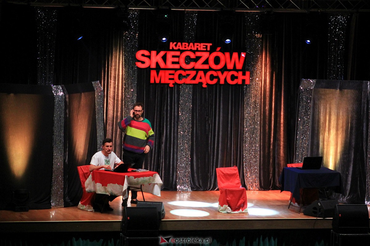 Kabaret Skeczów Męczących w Ostrołęce Polska misja komiczna [11.12.2022] - zdjęcie #118 - eOstroleka.pl