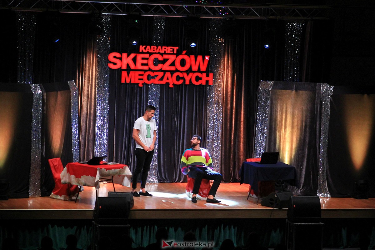 Kabaret Skeczów Męczących w Ostrołęce Polska misja komiczna [11.12.2022] - zdjęcie #121 - eOstroleka.pl