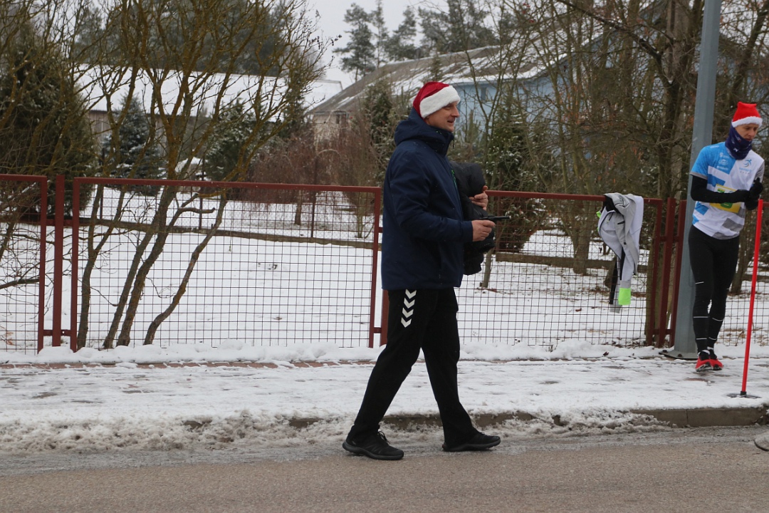Bieg mikołajkowy w Baranowie [11.12.2022] - zdjęcie #9 - eOstroleka.pl