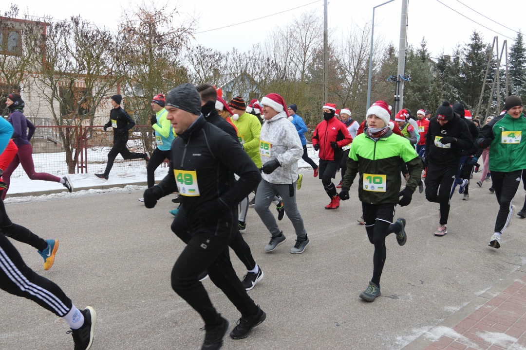 Bieg mikołajkowy w Baranowie [11.12.2022] - zdjęcie #29 - eOstroleka.pl