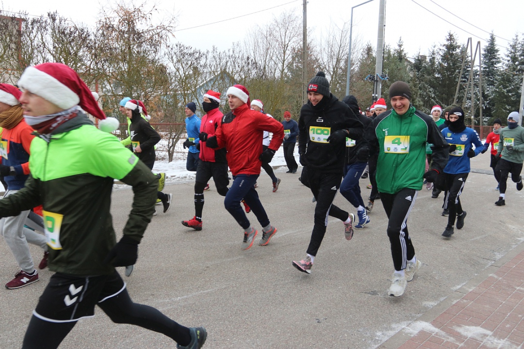 Bieg mikołajkowy w Baranowie [11.12.2022] - zdjęcie #30 - eOstroleka.pl