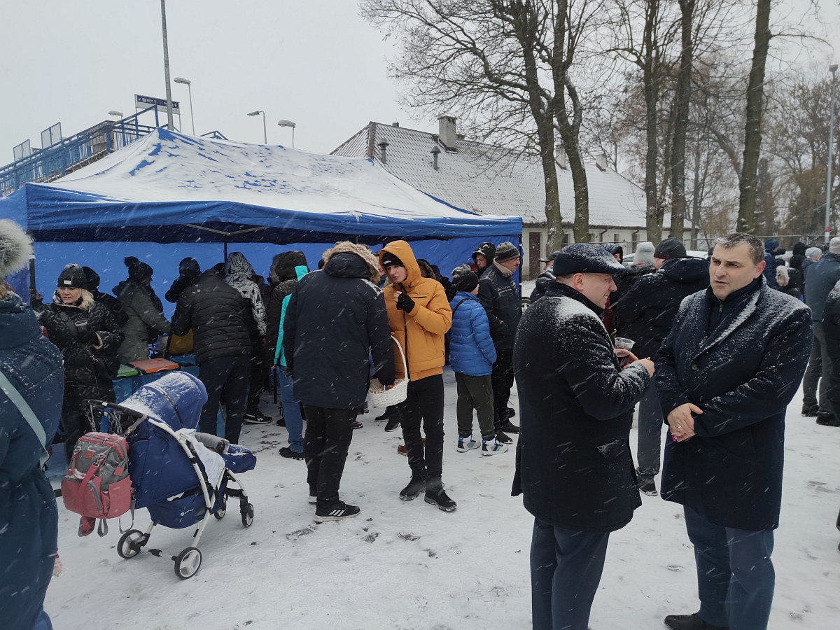 Wigilia na osiedlu Stacja [11.12.2022] - zdjęcie #80 - eOstroleka.pl