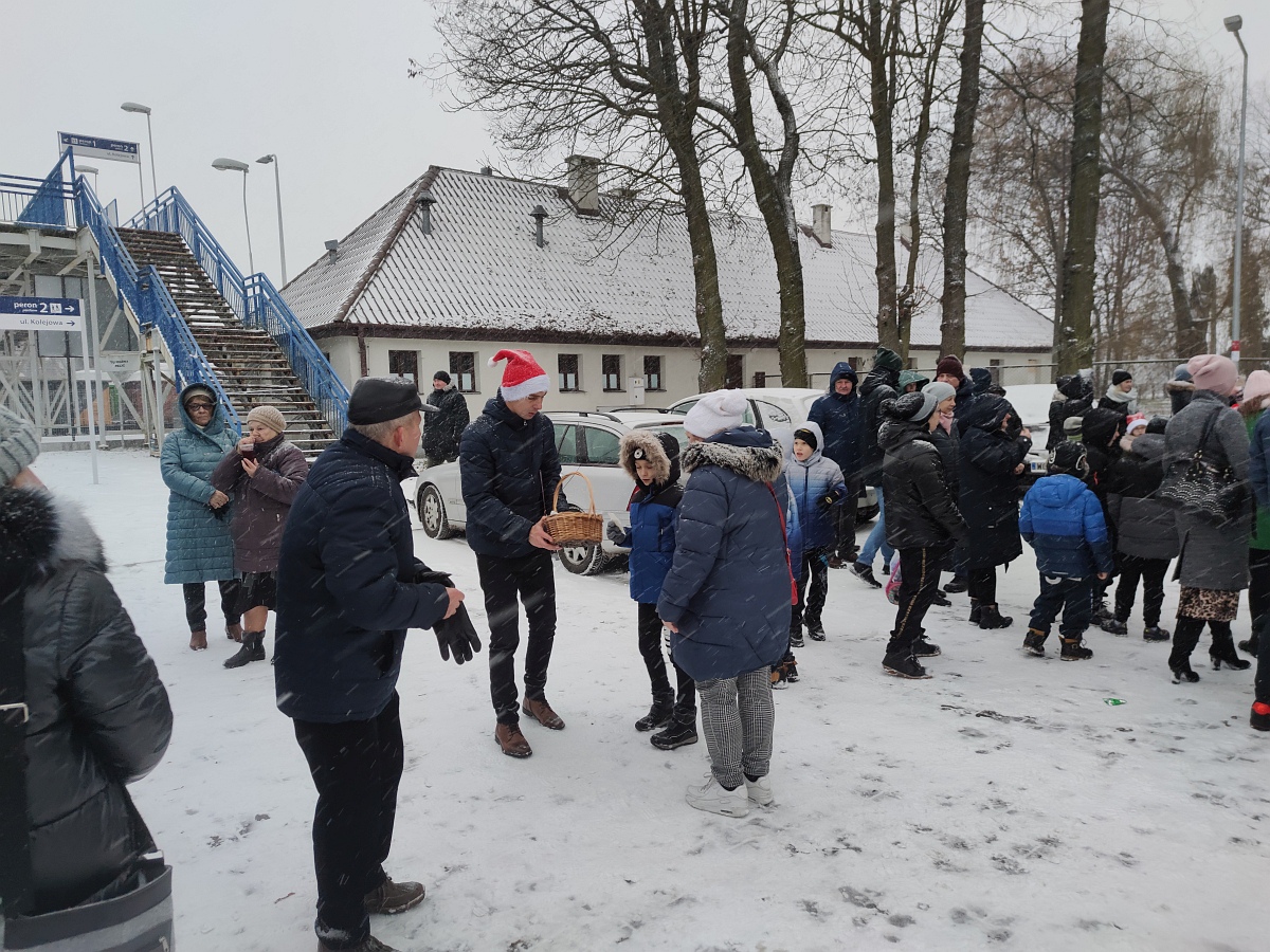 Wigilia na osiedlu Stacja [11.12.2022] - zdjęcie #82 - eOstroleka.pl