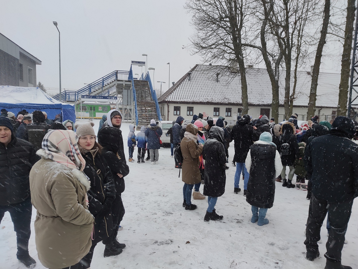 Wigilia na osiedlu Stacja [11.12.2022] - zdjęcie #87 - eOstroleka.pl