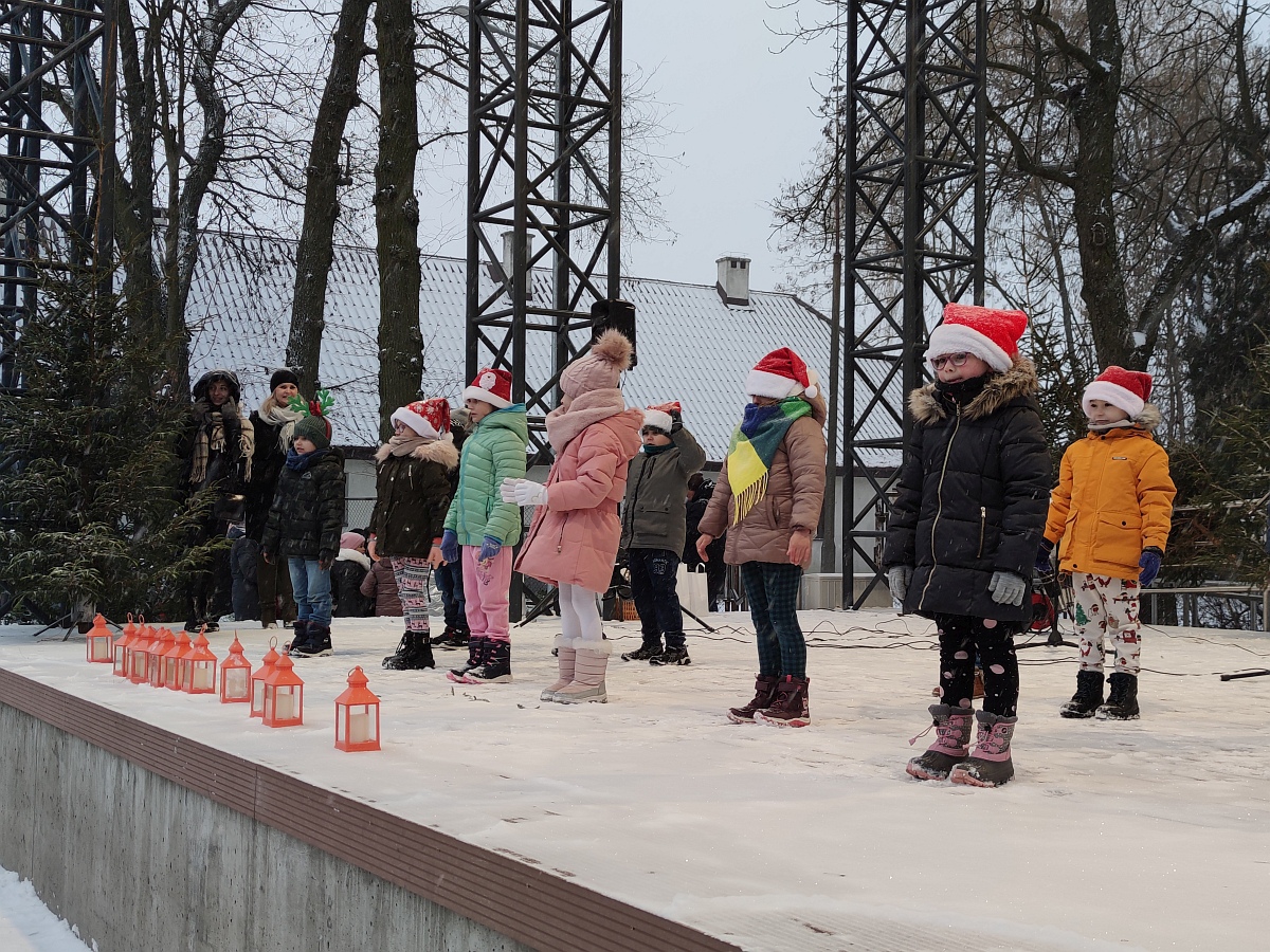 Wigilia na osiedlu Stacja [11.12.2022] - zdjęcie #89 - eOstroleka.pl