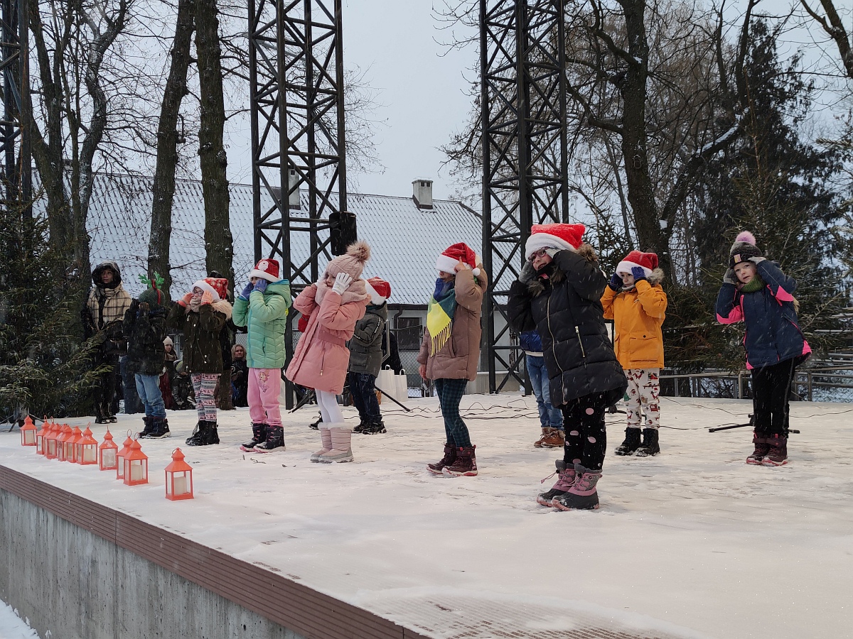 Wigilia na osiedlu Stacja [11.12.2022] - zdjęcie #4 - eOstroleka.pl