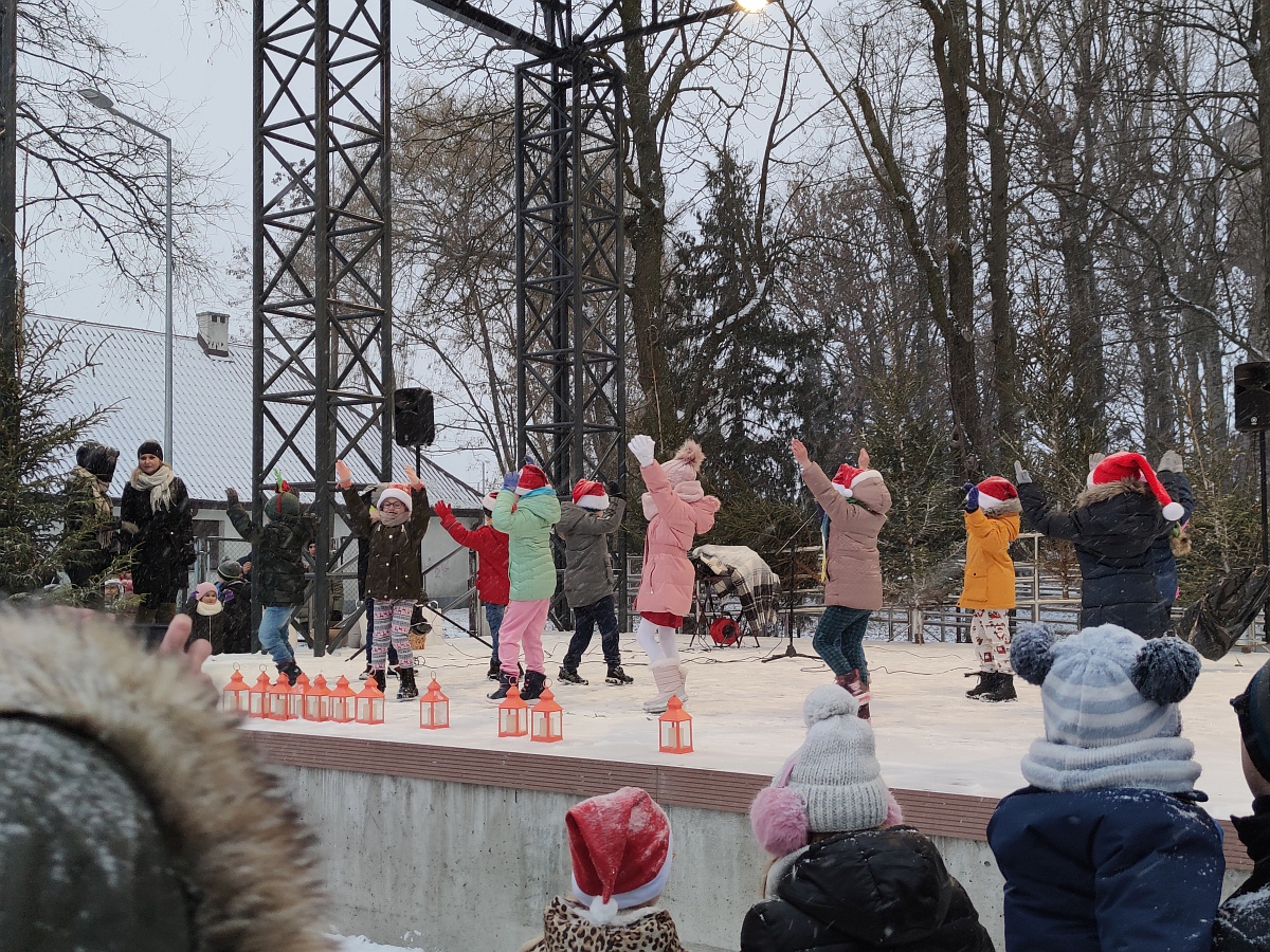 Wigilia na osiedlu Stacja [11.12.2022] - zdjęcie #3 - eOstroleka.pl