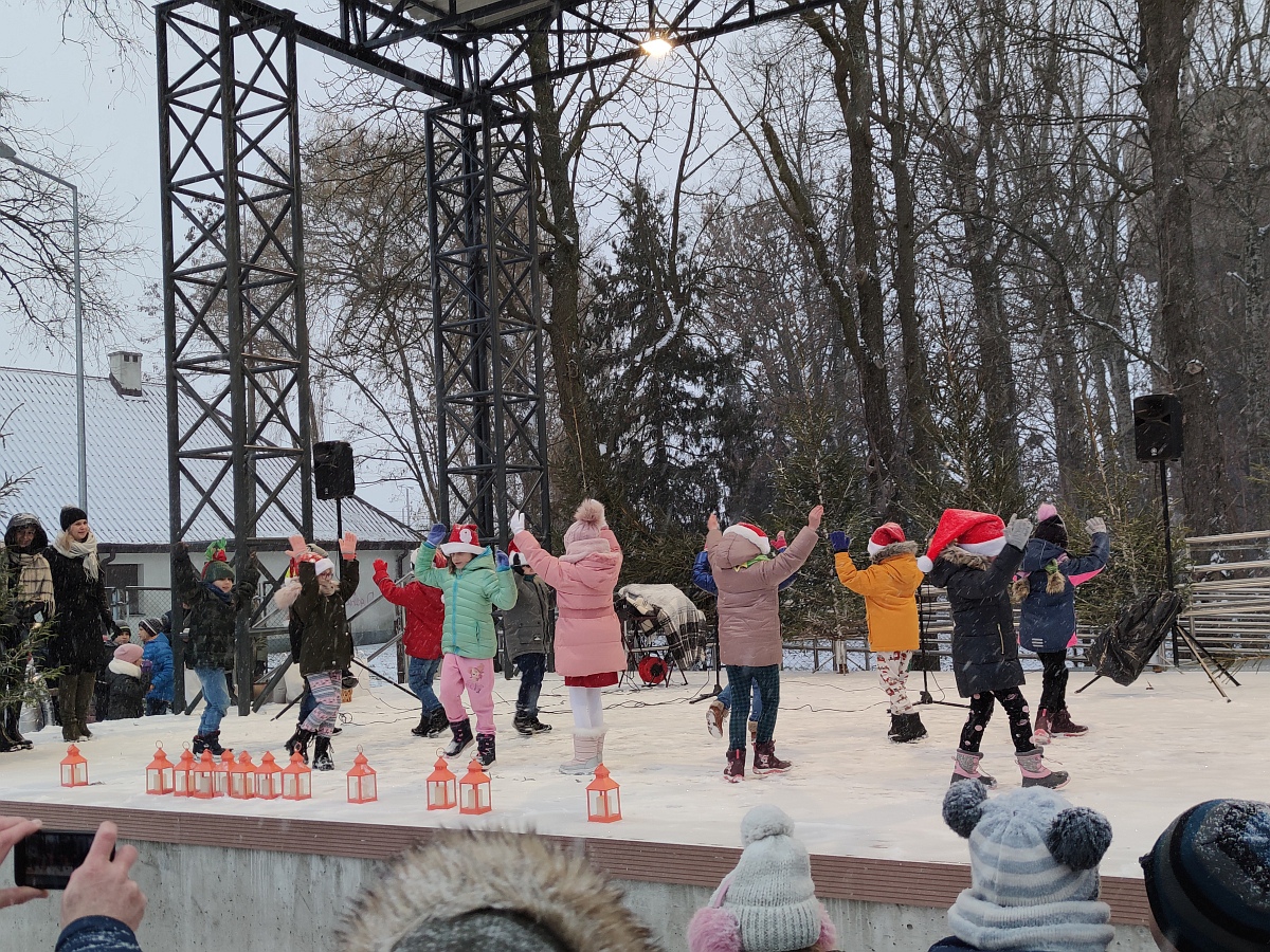 Wigilia na osiedlu Stacja [11.12.2022] - zdjęcie #2 - eOstroleka.pl