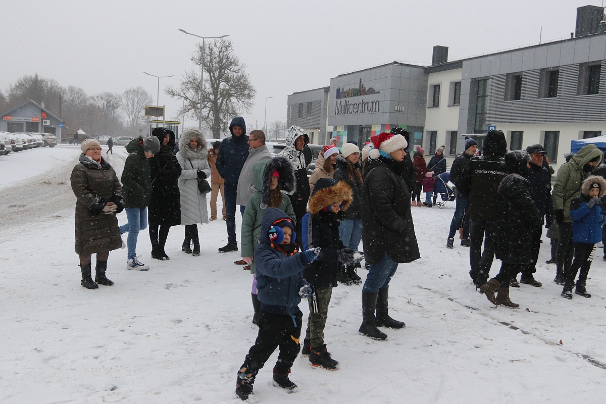 Wigilia na osiedlu Stacja [11.12.2022] - zdjęcie #43 - eOstroleka.pl