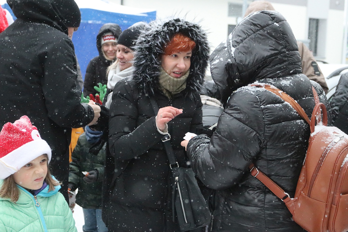 Wigilia na osiedlu Stacja [11.12.2022] - zdjęcie #45 - eOstroleka.pl