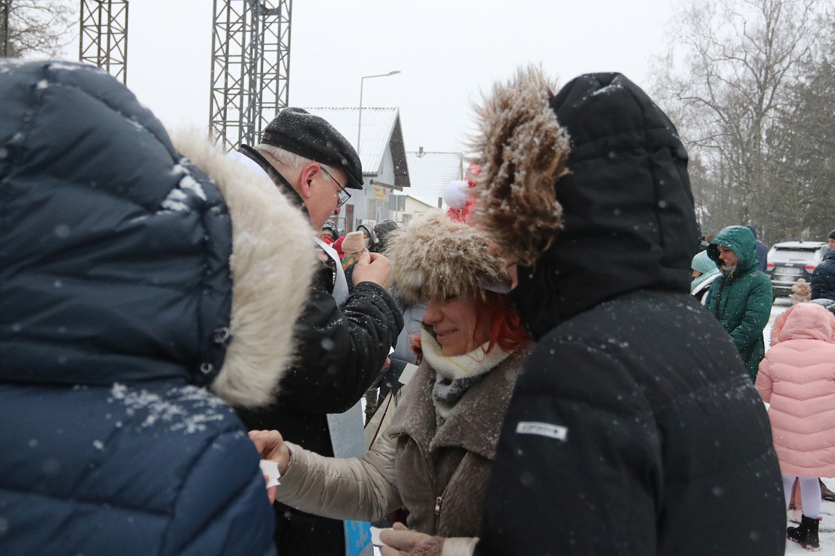 Wigilia na osiedlu Stacja [11.12.2022] - zdjęcie #50 - eOstroleka.pl