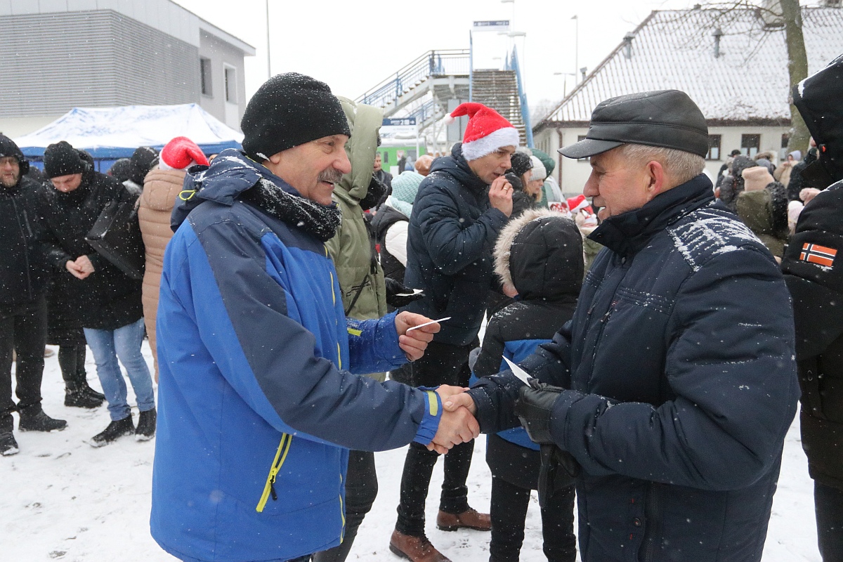 Wigilia na osiedlu Stacja [11.12.2022] - zdjęcie #51 - eOstroleka.pl