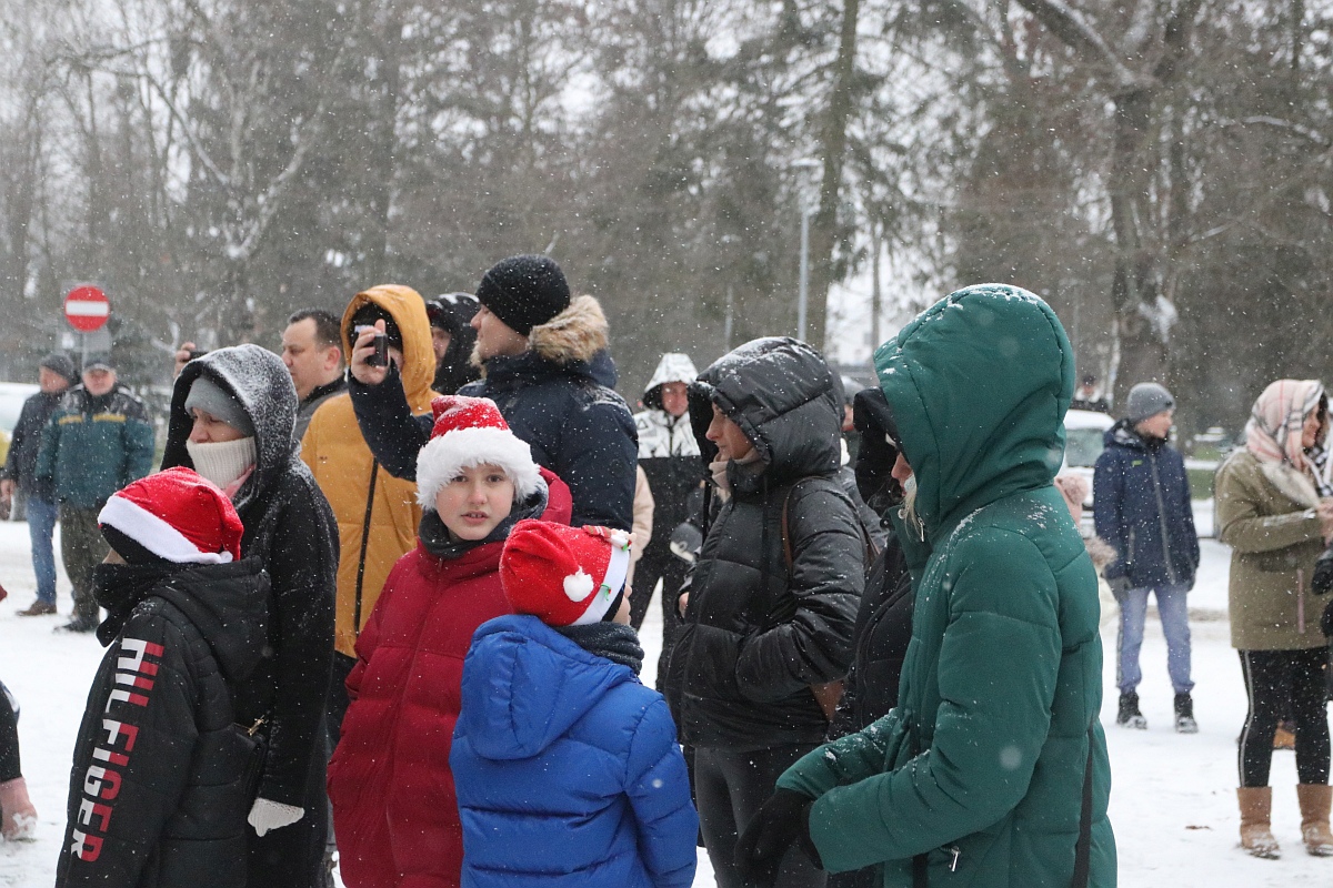 Wigilia na osiedlu Stacja [11.12.2022] - zdjęcie #56 - eOstroleka.pl