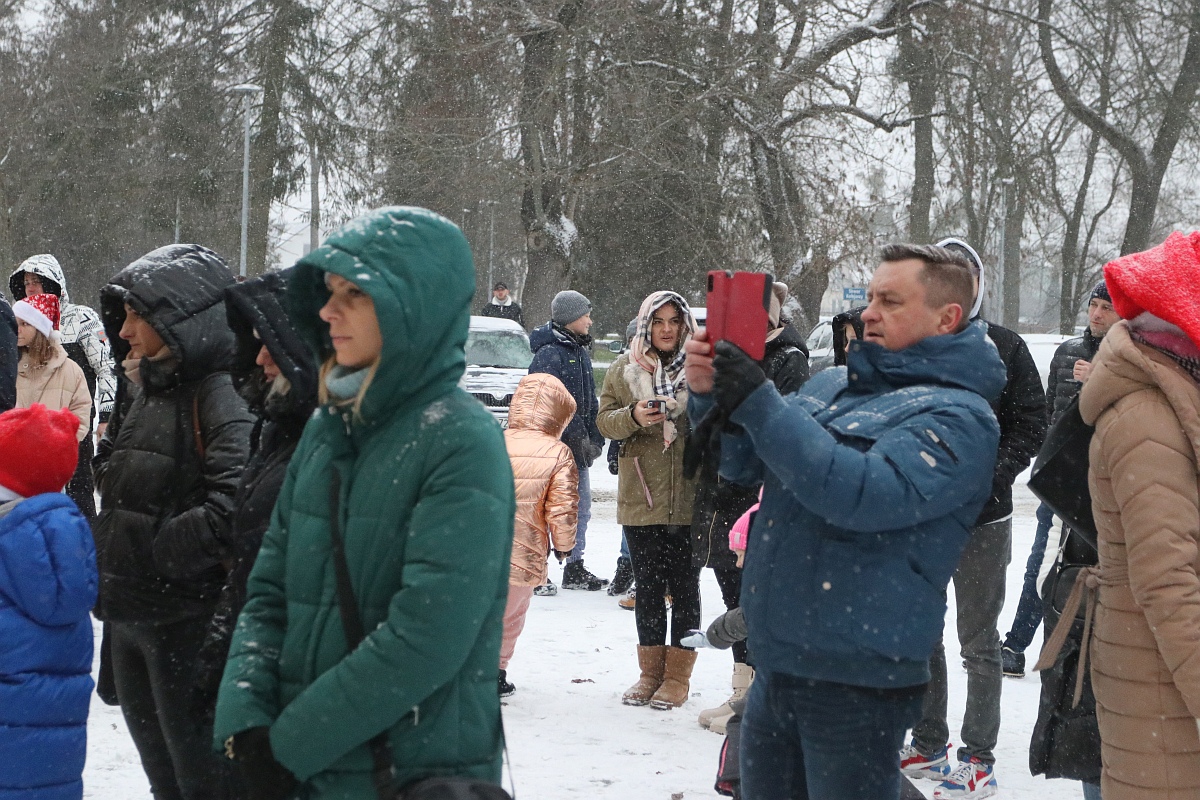 Wigilia na osiedlu Stacja [11.12.2022] - zdjęcie #58 - eOstroleka.pl