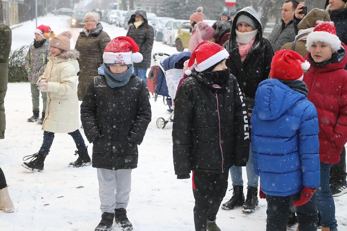 Wigilia na osiedlu Stacja [11.12.2022] - zdjęcie #59 - eOstroleka.pl