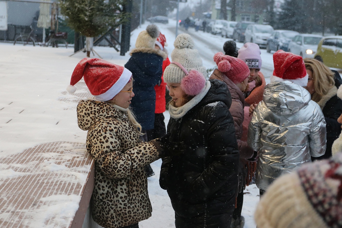 Wigilia na osiedlu Stacja [11.12.2022] - zdjęcie #61 - eOstroleka.pl