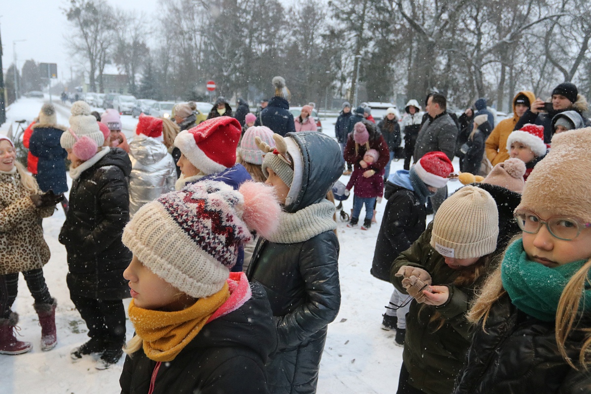 Wigilia na osiedlu Stacja [11.12.2022] - zdjęcie #62 - eOstroleka.pl