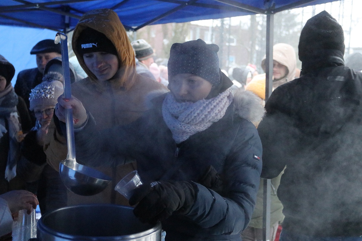 Wigilia na osiedlu Stacja [11.12.2022] - zdjęcie #70 - eOstroleka.pl