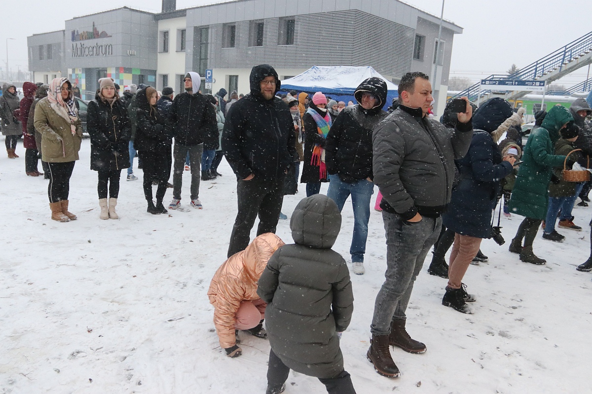 Wigilia na osiedlu Stacja [11.12.2022] - zdjęcie #75 - eOstroleka.pl