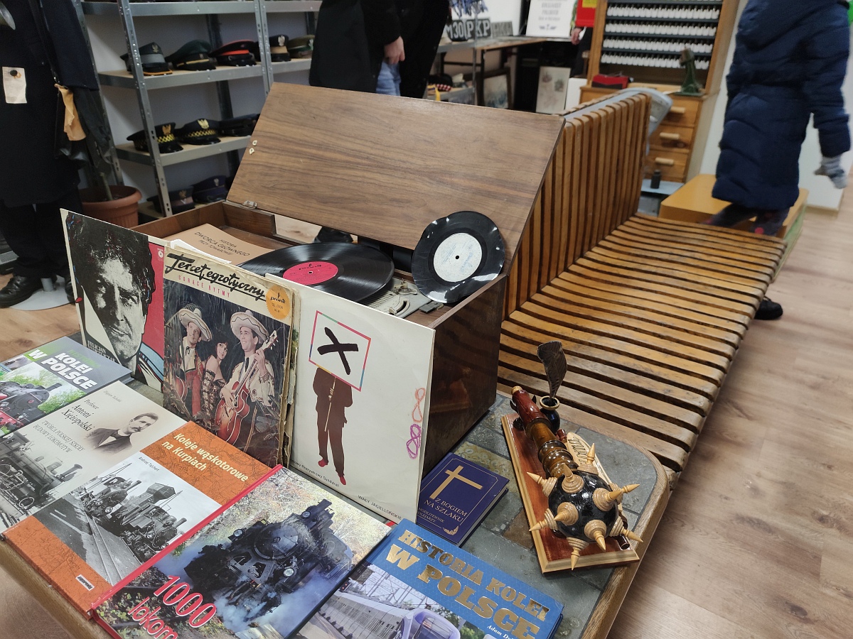 Muzeum – Kasa Biletowa z pamiątkami kolejowymi Jerzego Grabowskiego - zdjęcie #21 - eOstroleka.pl